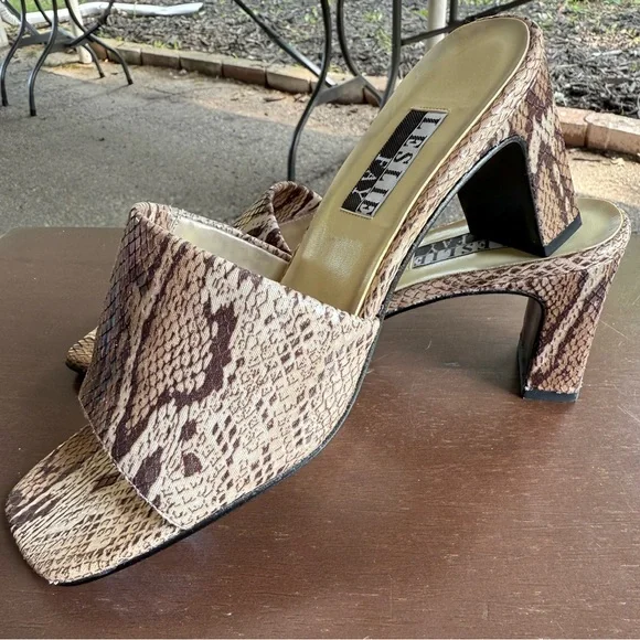 Leslie Fay Brown Snake Print Women's Sandals 7.5 - Picture 2 of 6